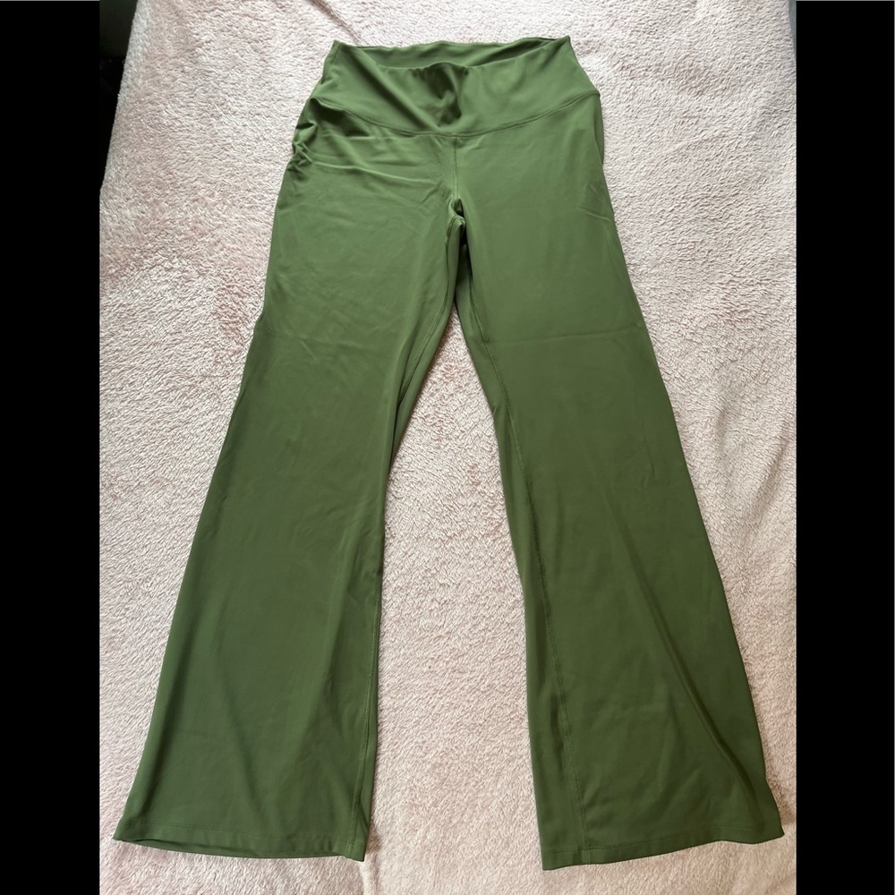 Victoria’s Secret PINK boot cut yoga pants